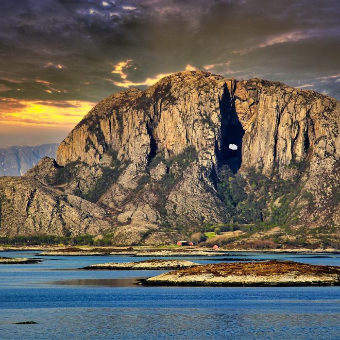 mountain-g5369f2c90_1280